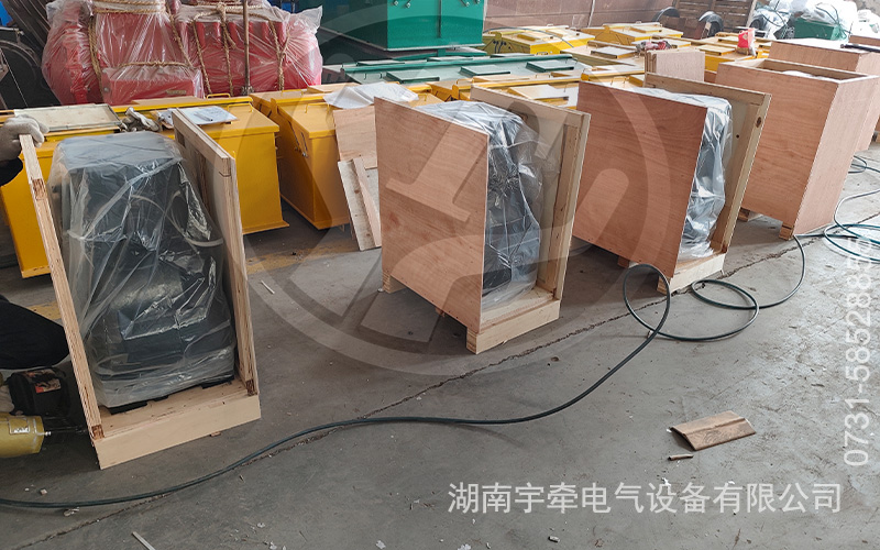 矿用井下电机车配件出口海外 3.jpg